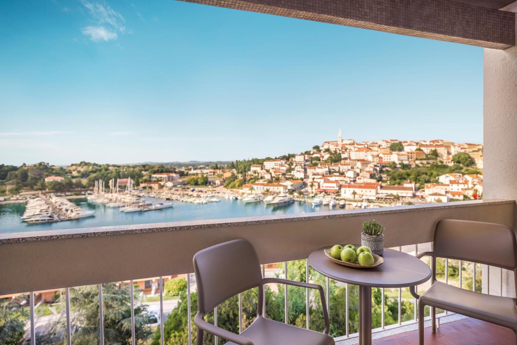 Premium Double Room with Extra Bed,1555022452:JPEG